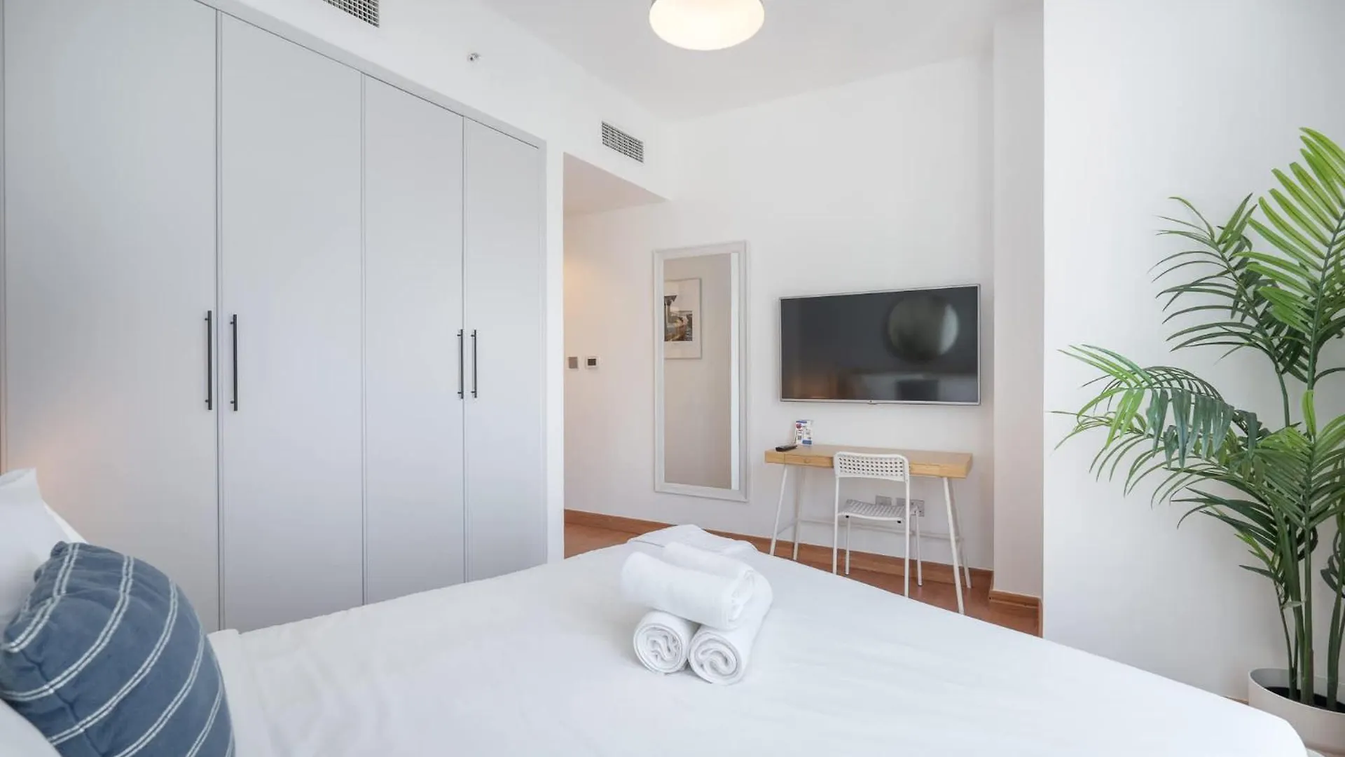 Spacious 3Br Marina Stay With City Views Dubai